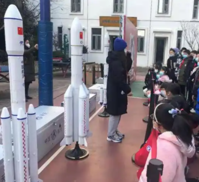 馆校合作并非偶然小学是一所以航天科技教育为特征的校园 馆校合作并非偶然小学是一所以航天科技教育为特征的校园